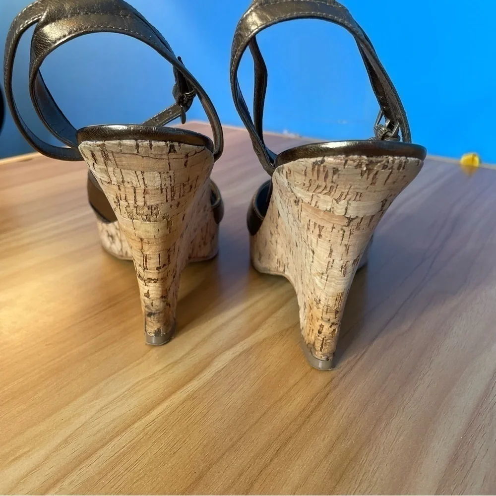 Franco Sarto wedge heeled platform sandals in size 9.5 copper metallic leather